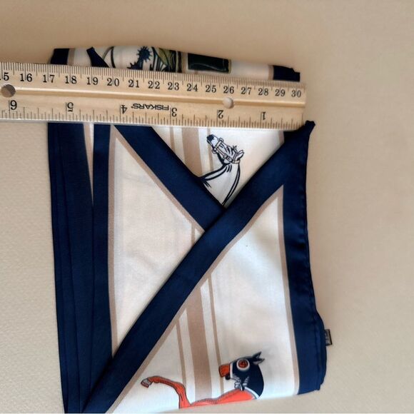 Elegant Cream and Navy Scarf P16 - Picture 4 of 4